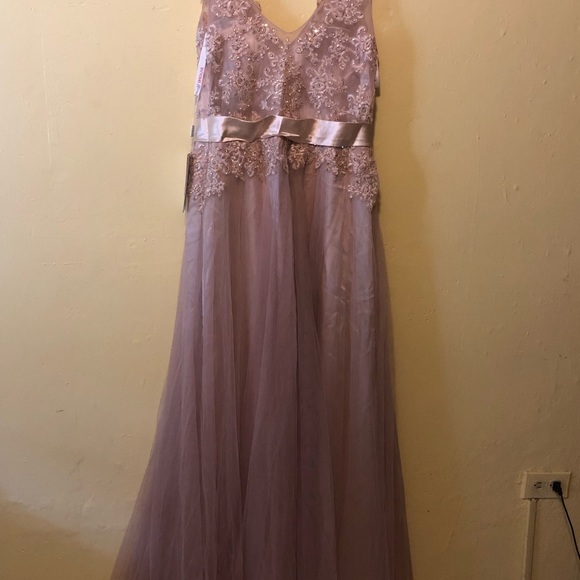 Wedding dress, Brand New,never used - Picture 7 of 8